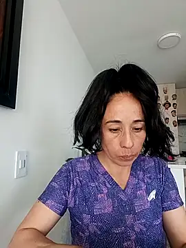 Snapshot of Coeur_de_luxure chatting on November 5, 7:03 pm Coeur de luxure online show from November 5, 7:03 pm