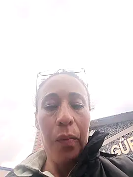 Snapshot of Coeur_de_luxure chatting on November 6, 6:31 pm Coeur de luxure online show from November 6, 6:31 pm