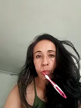 Snapshot of Coeur_de_luxure chatting on November 7, 10:10 pm Coeur de luxure online show from November 7, 10:10 pm