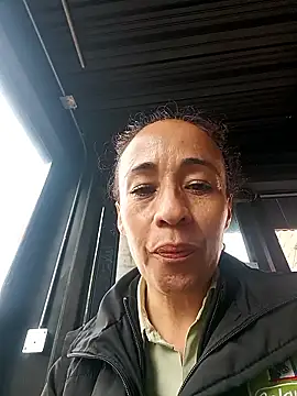 Snapshot of Coeur_de_luxure chatting on November 15, 4:14 pm Coeur de luxure online show from November 15, 4:14 pm