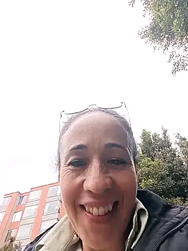 Snapshot of Coeur_de_luxure chatting on November 19, 7:25 pm Coeur de luxure online show from November 19, 7:25 pm