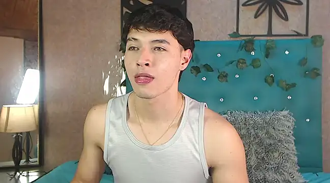 Snapshot of LiamAndrewzz chatting on February 19, 8:10 pm LiamAndrewzz online show from February 19, 8:10 pm