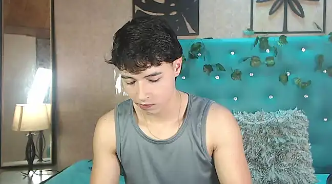 Snapshot of LiamAndrewzz chatting on February 20, 7:19 pm LiamAndrewzz online show from February 20, 7:19 pm