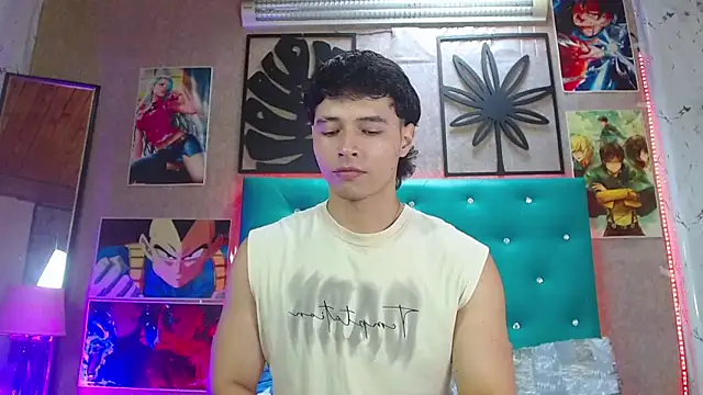 Snapshot of LiamAndrewzz chatting on October 18, 5:35 pm LiamAndrewzz online show from October 18, 5:35 pm