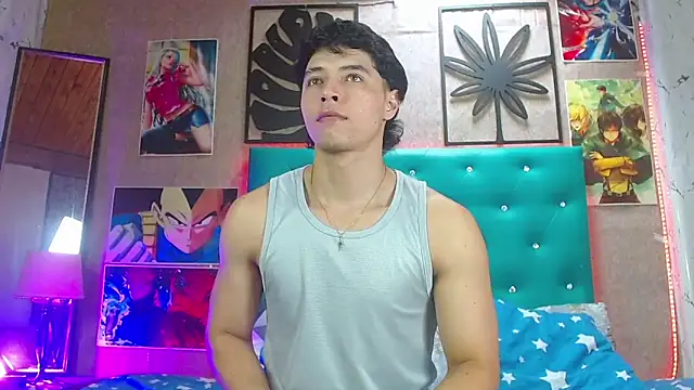 Snapshot of LiamAndrewzz chatting on October 20, 5:35 pm LiamAndrewzz online show from October 20, 5:35 pm