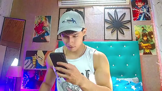 Snapshot of LiamAndrewzz chatting on October 25, 4:35 pm LiamAndrewzz online show from October 25, 4:35 pm