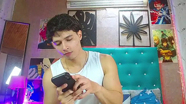 Snapshot of LiamAndrewzz chatting on October 30, 6:19 pm LiamAndrewzz online show from October 30, 6:19 pm