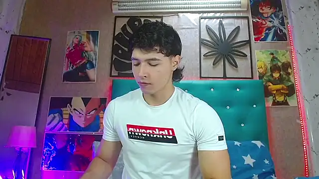 Snapshot of LiamAndrewzz chatting on November 27, 4:53 pm LiamAndrewzz online show from November 27, 4:53 pm