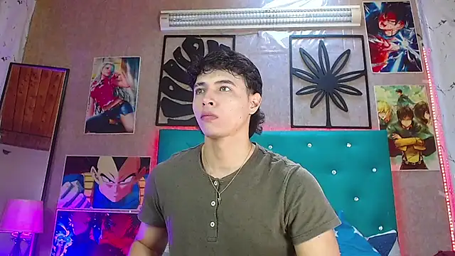 Snapshot of LiamAndrewzz chatting on December 1, 4:56 pm LiamAndrewzz online show from December 1, 4:56 pm