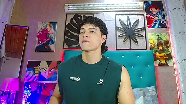 Snapshot of LiamAndrewzz chatting on December 17, 8:04 pm LiamAndrewzz online show from December 17, 8:04 pm