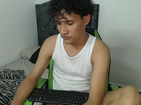 Boy coll online show from March 8, 5:33 am