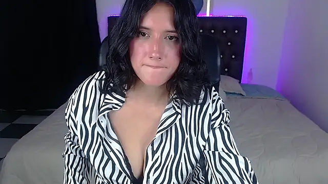 amy royale online show from February 17, 7:21 pm