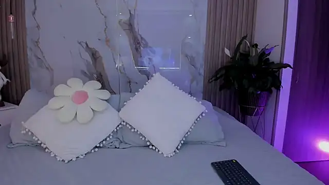 Snapshot of miss_martiina chatting on November 26, 2:01 am miss martiina online show from November 26, 2:01 am