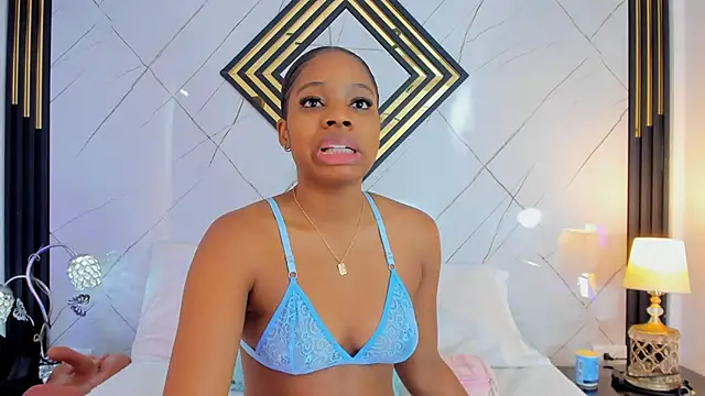 Snapshot of EmilyDiaaz chatting on September 18, 12:18 pm EmilyDiaaz online show from September 18, 12:18 pm