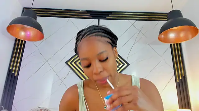 Snapshot of EmilyDiaaz chatting on October 17, 12:19 pm EmilyDiaaz online show from October 17, 12:19 pm