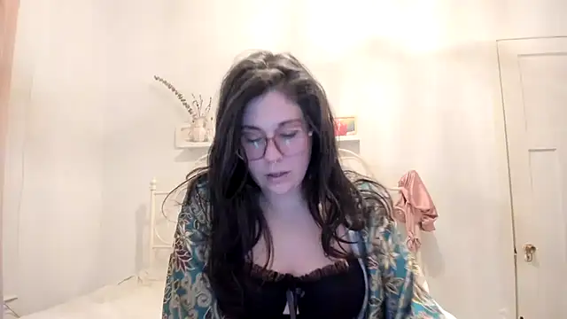 Snapshot of Rosiee69_ chatting on February 22, 10:20 pm Rosiee69 online show from February 22, 10:20 pm