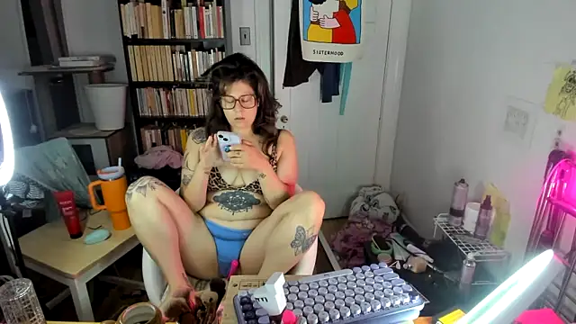 Snapshot of Rosiee69_ chatting on October 9, 11:41 am Rosiee69 online show from October 9, 11:41 am