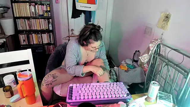 Snapshot of Rosiee69_ chatting on November 9, 2:21 am Rosiee69 online show from November 9, 2:21 am