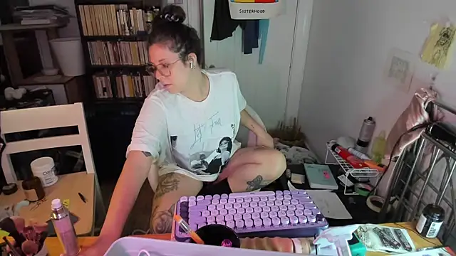 Snapshot of Rosiee69_ chatting on November 16, 1:28 pm Rosiee69 online show from November 16, 1:28 pm