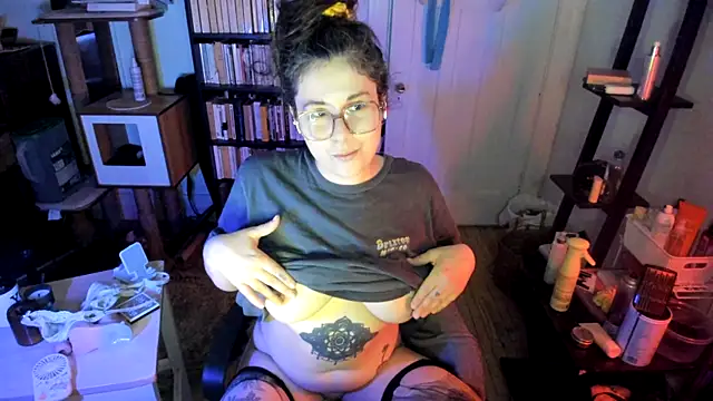 Rosiee69  online show from February 9, 9:19 pm