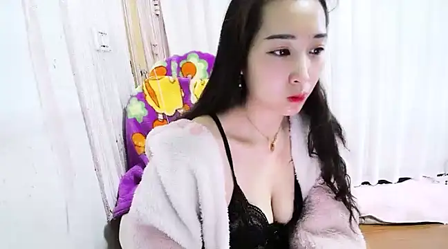 Snapshot of hebe-02 chatting on February 24, 12:20 am hebe-02 online show from February 24, 12:20 am