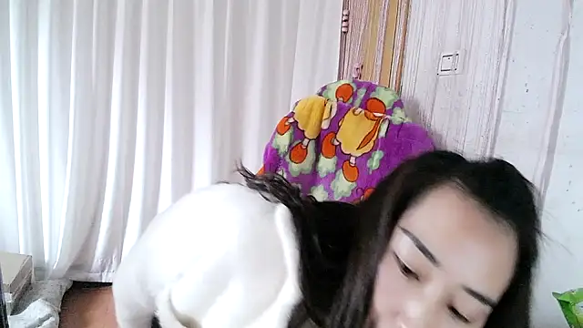 Snapshot of hebe-02 chatting on March 5, 12:59 am hebe-02 online show from March 5, 12:59 am