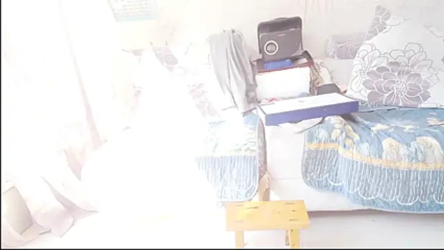 Snapshot of hebe-02 chatting on October 28, 6:06 am hebe-02 online show from October 28, 6:06 am