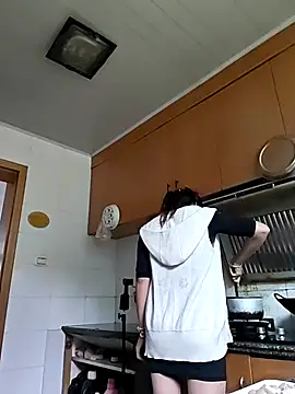 Snapshot of hebe-02 chatting on November 3, 4:14 am hebe-02 online show from November 3, 4:14 am