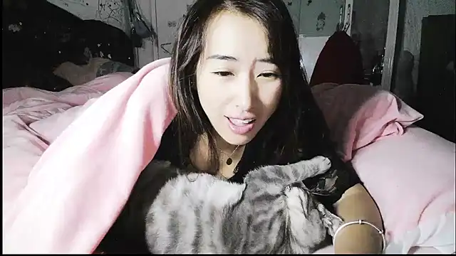 Snapshot of hebe-02 chatting on November 8, 7:45 pm hebe-02 online show from November 8, 7:45 pm