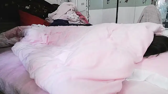 Snapshot of hebe-02 chatting on November 19, 2:00 am hebe-02 online show from November 19, 2:00 am