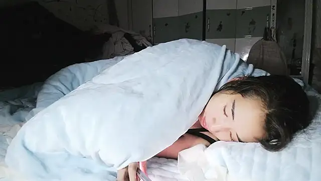 Snapshot of hebe-02 chatting on November 19, 2:39 pm hebe-02 online show from November 19, 2:39 pm