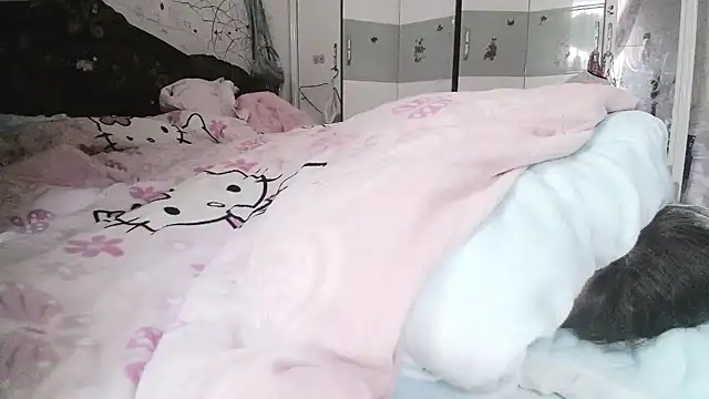 Snapshot of hebe-02 chatting on November 28, 1:19 am hebe-02 online show from November 28, 1:19 am