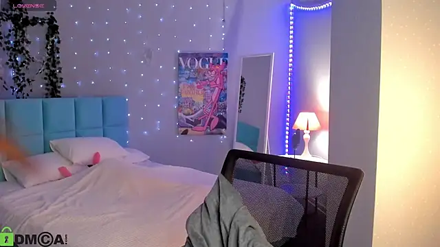 boozekirs  online show from April 1, 2:56 am