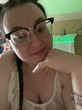 HTXBELLE online show from March 8, 8:46 pm