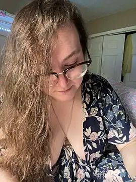 HTXBELLE online show from March 19, 2:24 pm