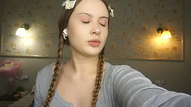 QuennaCoote online show from March 2, 7:15 am