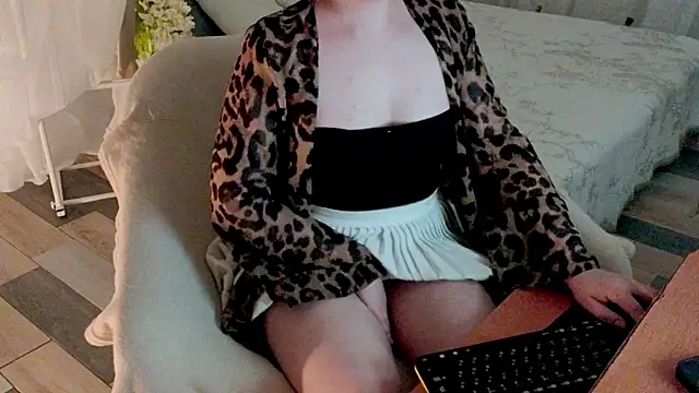 baby debbie online show from April 1, 7:33 pm