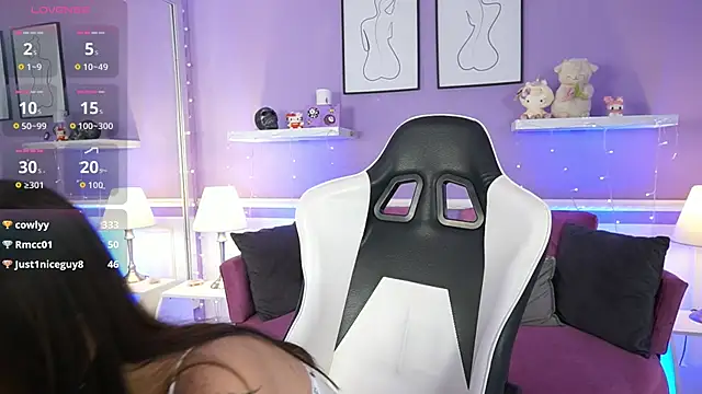 SaharaKramer online show from April 10, 7:07 pm