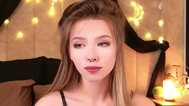 Snapshot of Sierra_Fane chatting on December 21, 10:55 am Sierra Fane online show from December 21, 10:55 am