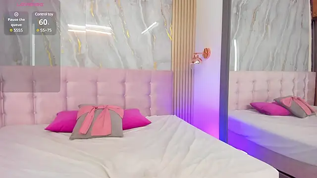 Snapshot of SalomeeHills chatting on March 20, 5:04 pm SalomeeHills online show from March 20, 5:04 pm