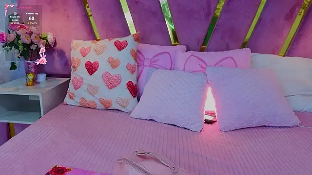 Snapshot of EmmyCortez chatting on February 3, 11:48 am EmmyCortez online show from February 3, 11:48 am