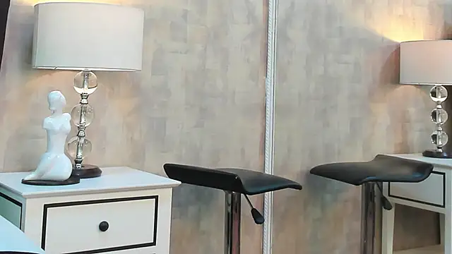 NahomyCarther online show from February 10, 5:11 am