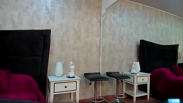 NahomyCarther online show from April 5, 10:40 pm