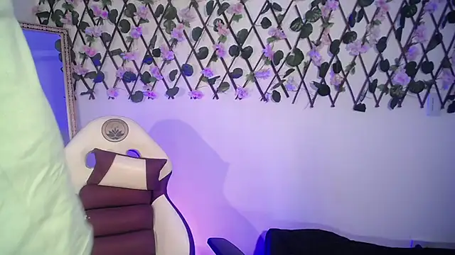 Snapshot of aron_and_paula chatting on March 22, 3:09 am aron and paula online show from March 22, 3:09 am
