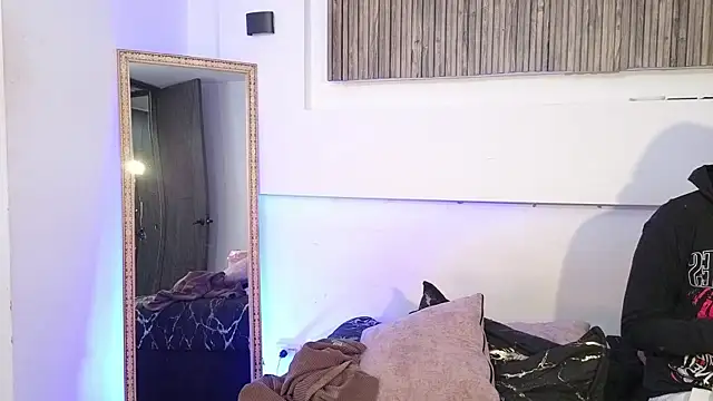 Snapshot of aron_and_paula chatting on November 12, 4:57 am aron and paula online show from November 12, 4:57 am