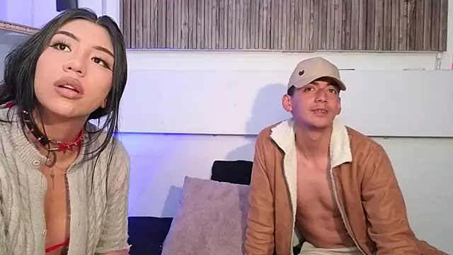 Snapshot of aron_and_paula chatting on November 18, 5:45 am aron and paula online show from November 18, 5:45 am