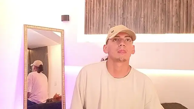 Snapshot of aron_and_paula chatting on December 2, 3:56 am aron and paula online show from December 2, 3:56 am