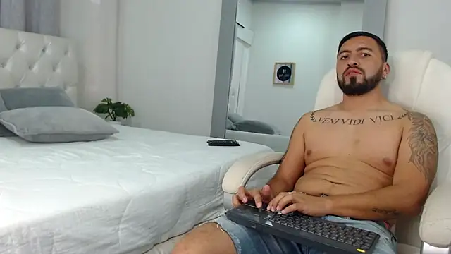 Snapshot of sebastian_colle chatting on February 27, 3:15 pm sebastian colle online show from February 27, 3:15 pm