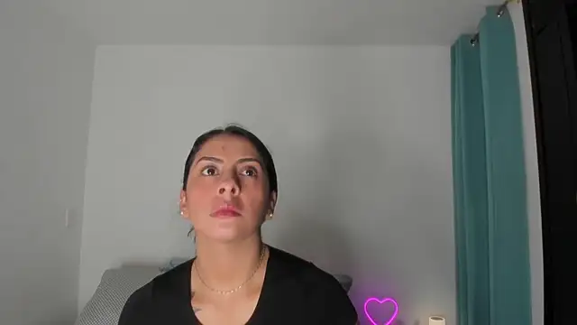  lucianapalmer online show from February 10, 10:25 pm