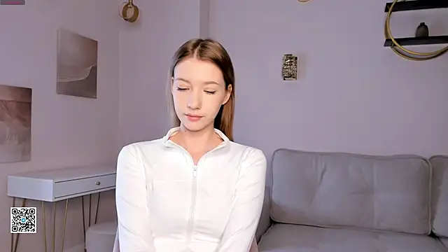 SunnivaCovil online show from March 6, 1:35 pm